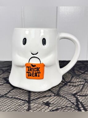 NEW Cracker Barrel Exclusive Trick-Or-Treat Ghost Halloween Mug